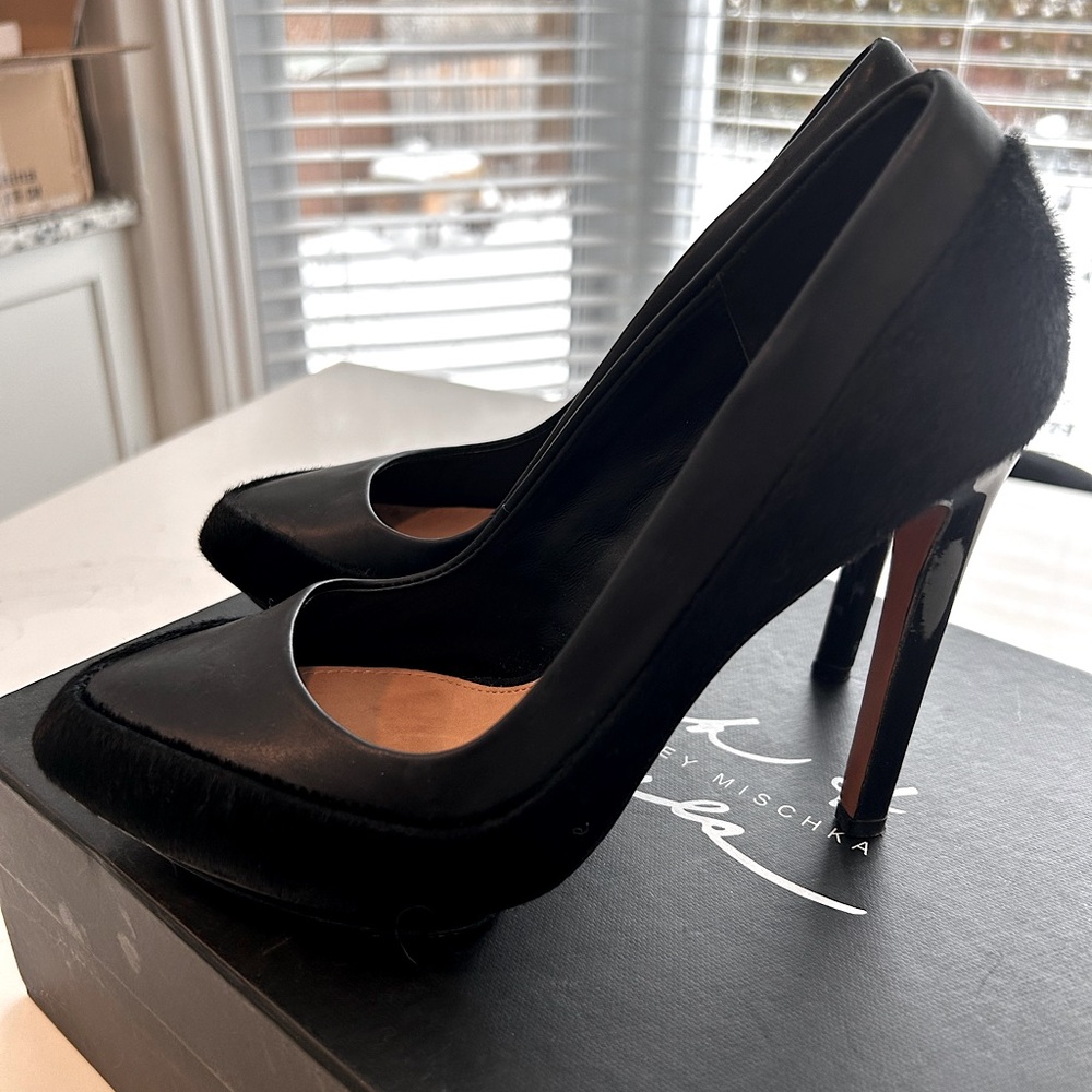 Authentic Mark and James by Badgley Mischka heels